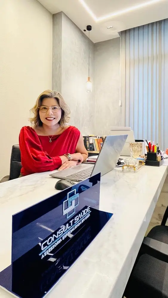 Rubênia Lauriza em foto publicada no artigo sobre CNES do Blog do Eliomar