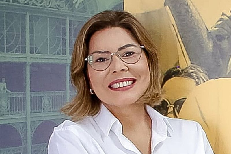 Rubênia Lauriza em foto publicada no artigo do Poder News